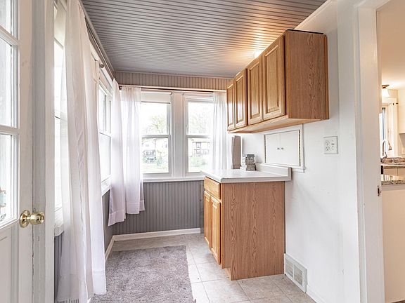 3rd image of 27079 W Park Ave