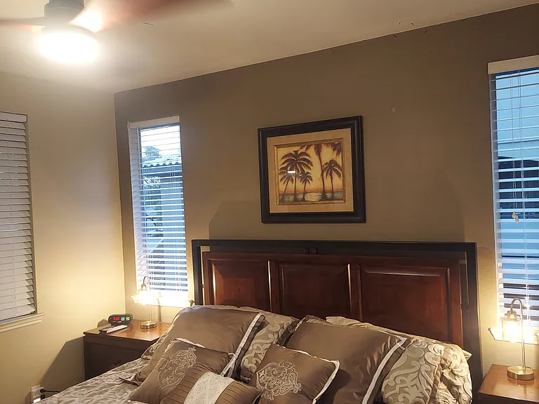 E Acoma Dr — Photo 3