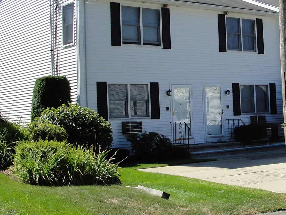 17 Packard Ave #105