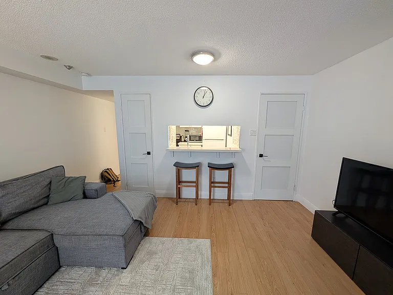 705 King St W — Photo 7
