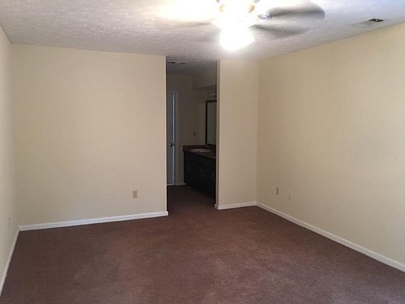 4th image of 29 Lexington Cir