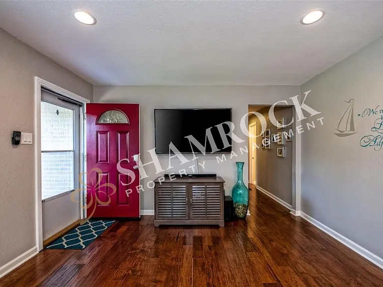 2216 Lake Ridge Cir — Photo 5