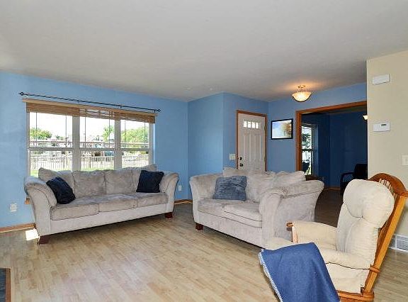 3rd image of 121 Covington Cove Cir