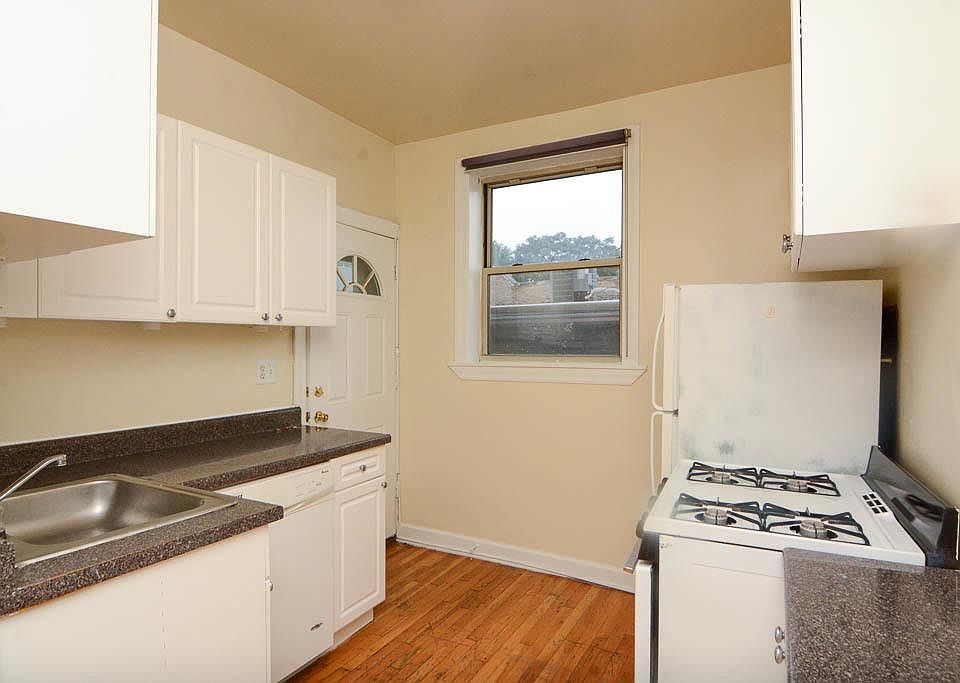 1st image of 558 W Aldine Ave APT 1N