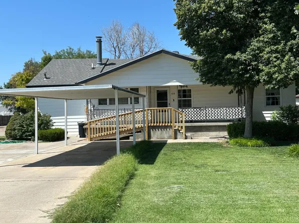 516 W 9th St, Hugoton, KS 67951