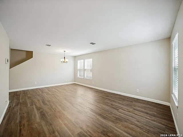 3 bed, 2.5 bath, 2430 sqft, $2,000 — Photo 2
