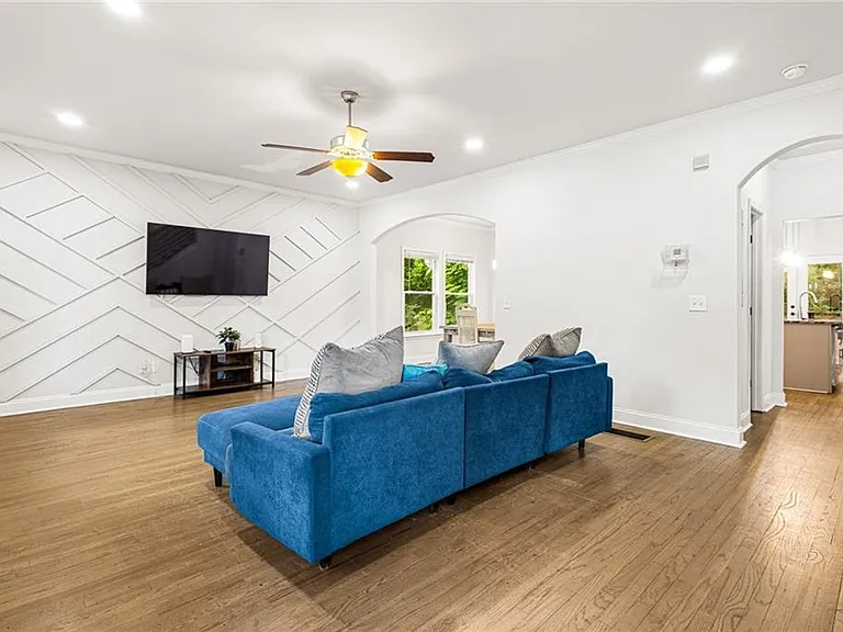 1141 McDaniel St SW — Photo 4