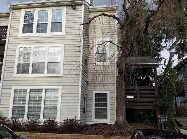10180 Oakton Terrace Rd, Oakton, VA 22124