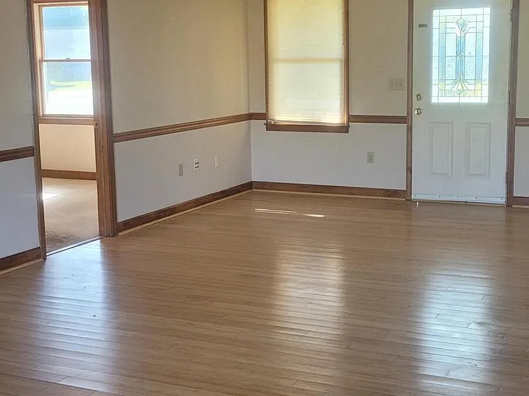 221 Joanna Dr — Photo 3