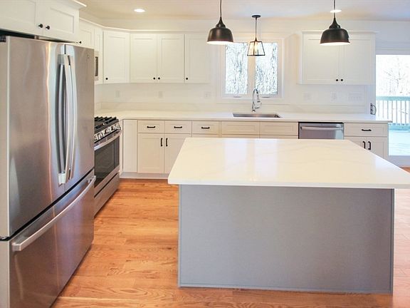 5th image of 547 W Lowell Ave