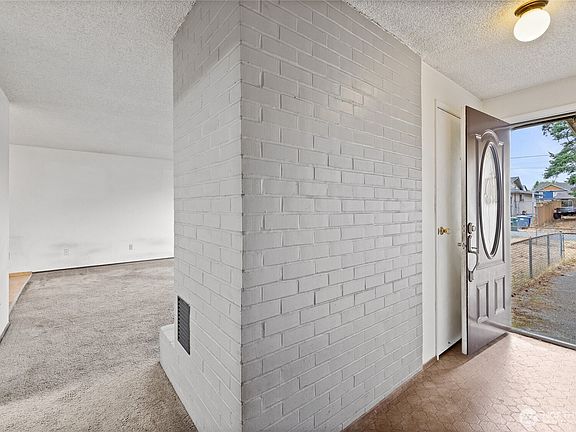 4th image of 17118 20th Avenue E