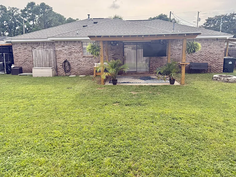 818 Amberway Dr — Photo 3