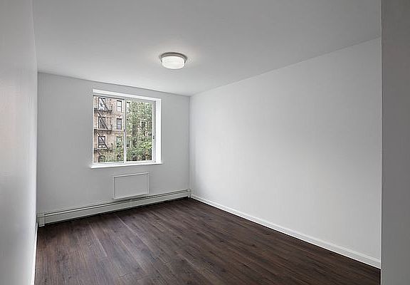 5th image of 194 E 2nd St APT 3I