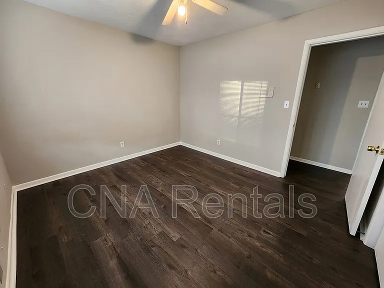 3146 Vandiver Dr — Photo 13