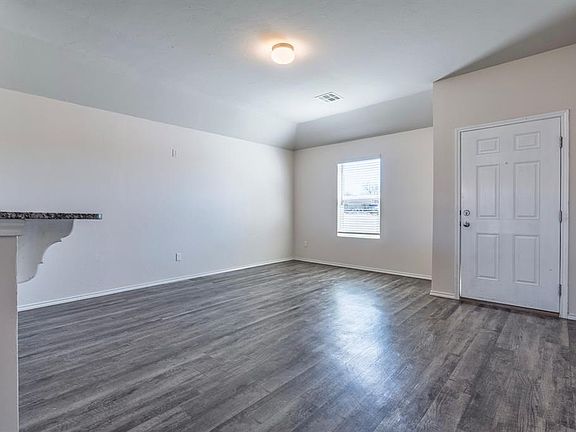 4th image of 1914 Oak Tree Ct