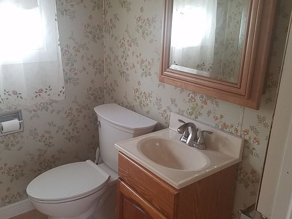 3rd image of 809 W Mary St