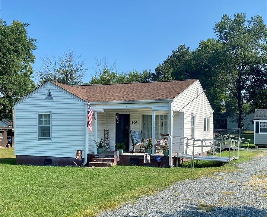 2nd image of 804 Carolina Ave