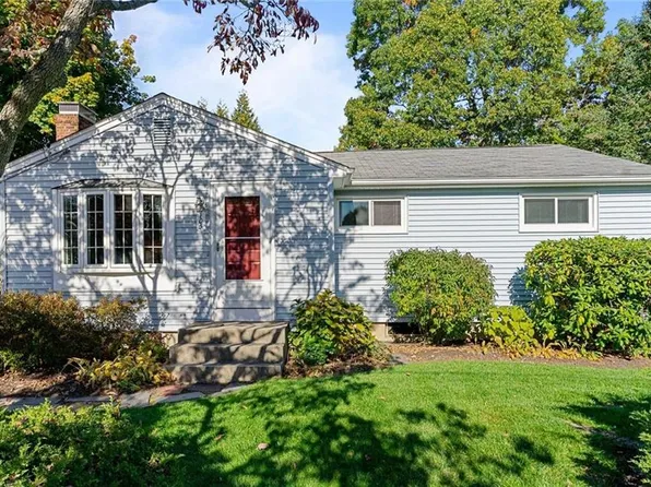 105 Lockhaven Rd, Warwick, RI 02889