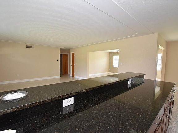 5th image of 6611 Colonial Dr