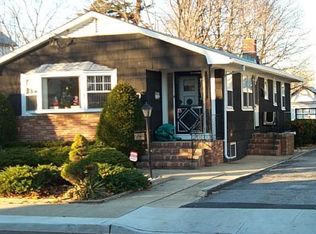220 Wanser Ave, Inwood, NY 11096