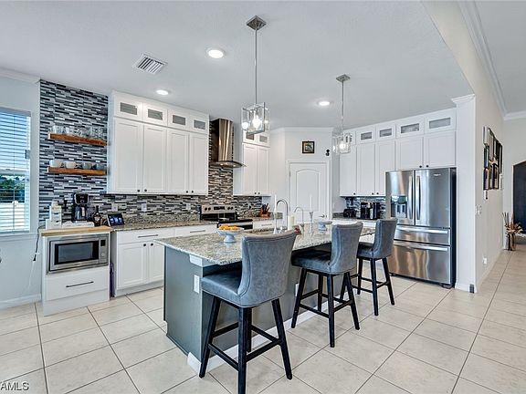 5th image of 926 SW 29th St