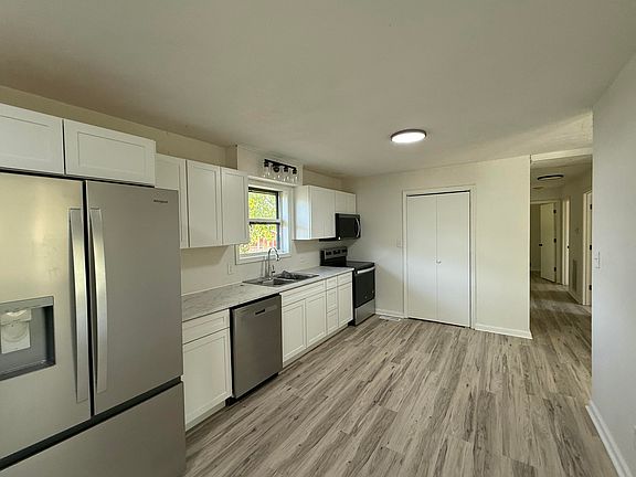 3rd image of 128 Wyndotte Way