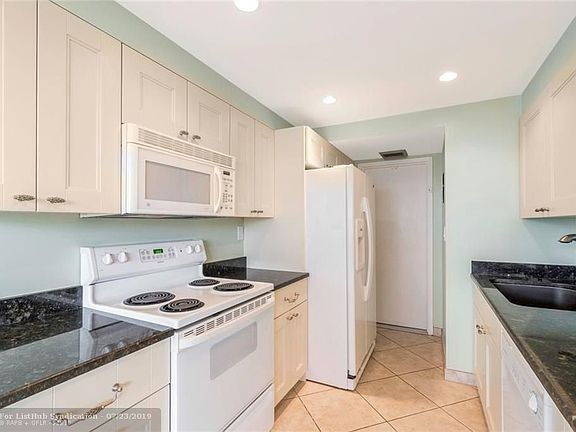 5th image of 100 Golden Isles Dr APT 508