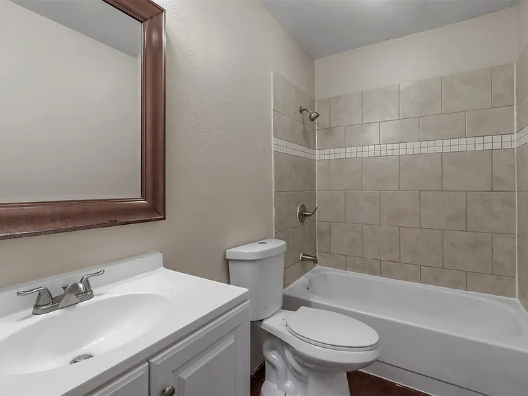 7012 Lincolnshire Ln — Photo 6