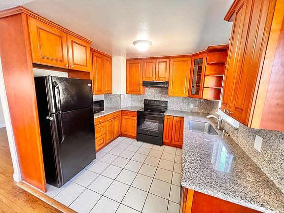 3rd image of 138 San Benito Ave APT 1