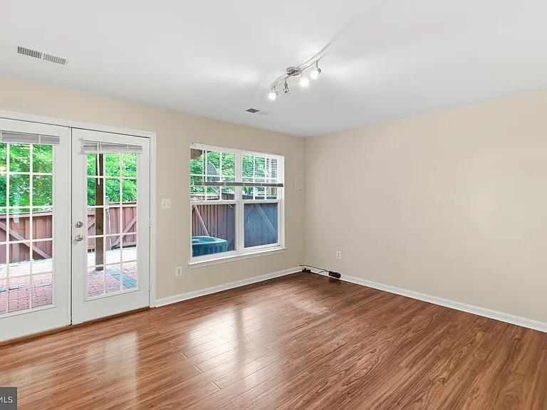 8108 Dove Cottage Ct — Photo 20
