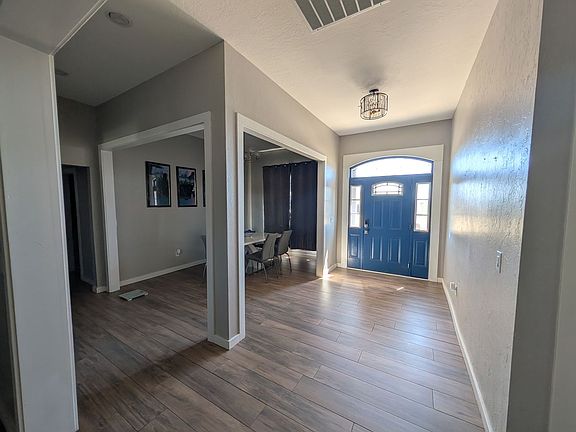 4th image of 1001 Hummingbird Dr