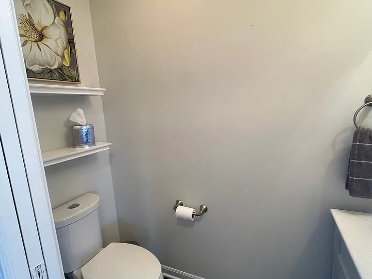 553 Danbury Dr — Photo 14