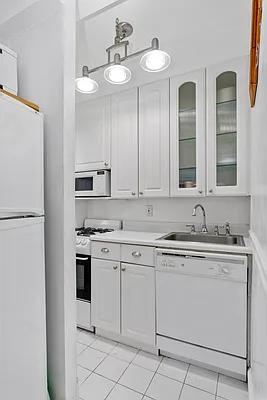 Rented by Douglas Elliman | media 7