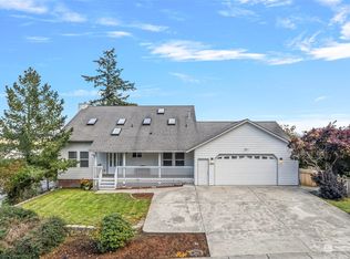 866 SW Fairhaven Dr, Oak Harbor, WA 98277