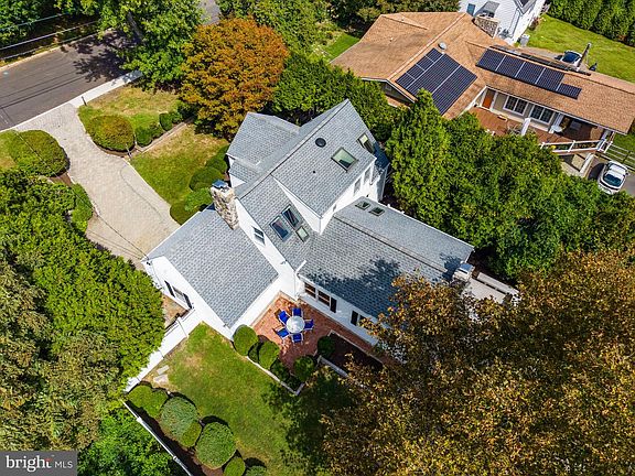 5th image of 75 Hart Ave