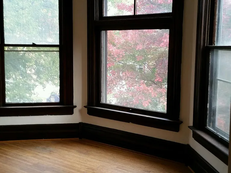49 Clark Pl #UPSTAIRS — Photo 6