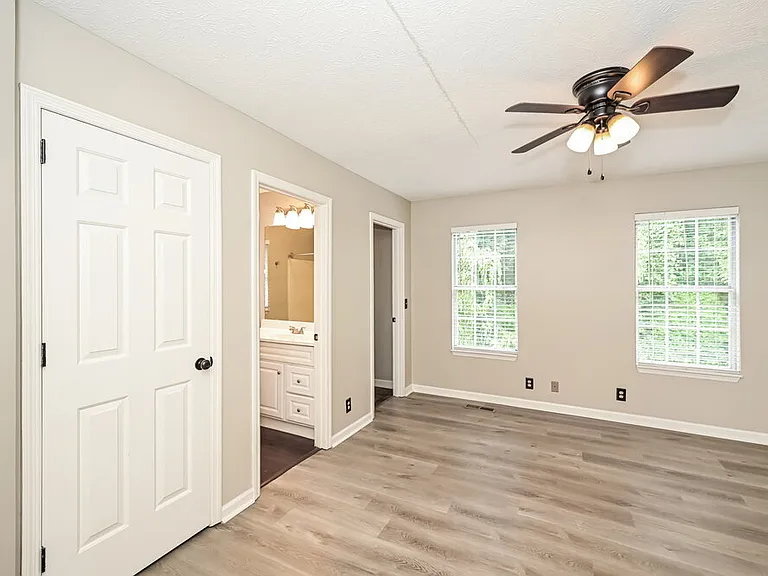 5340 Village Way — Photo 8