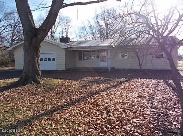 101 Tully Ln, Salem, IL 62881