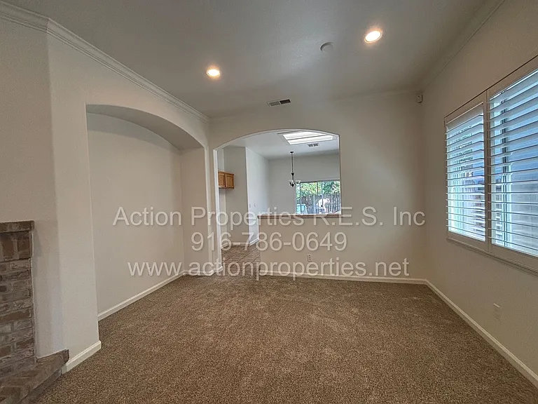 320 Bettencourt Dr — Photo 8