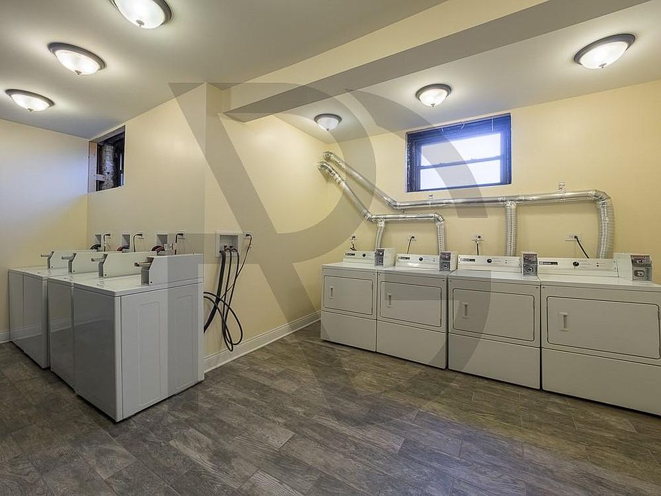 1st image of 1115 W Oakdale Ave #11253A