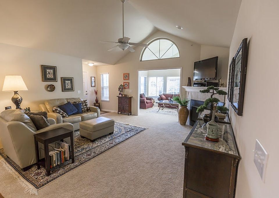 view towards entryway