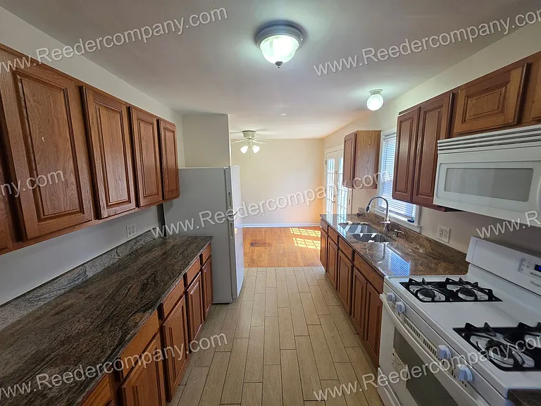 6945 Northcote Ave — Photo 6