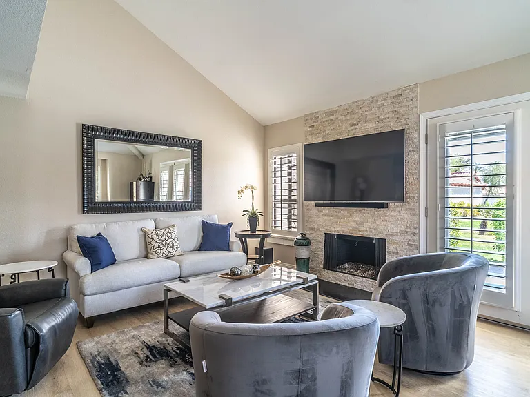 110 Trento Cir — Photo 6