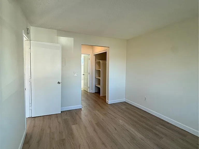 558 S Benjamin St — Photo 20