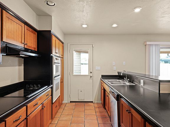 4th image of 3224 S Kenwood Ln