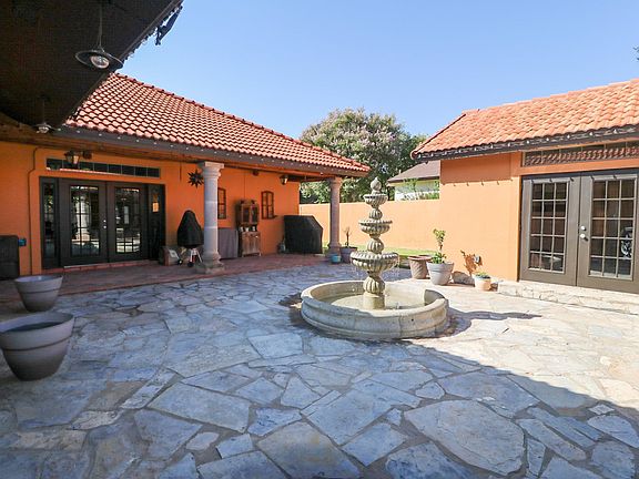 4th image of 221 Oriole Ln