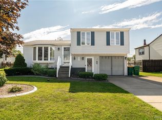4273 Glenwillow Dr, Hamburg, NY 14075