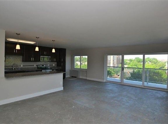 3rd image of 2200 Victory Pkwy APT 2201