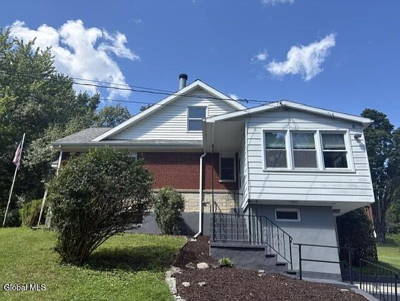 5th image of 18 Pleasantview Avenue
