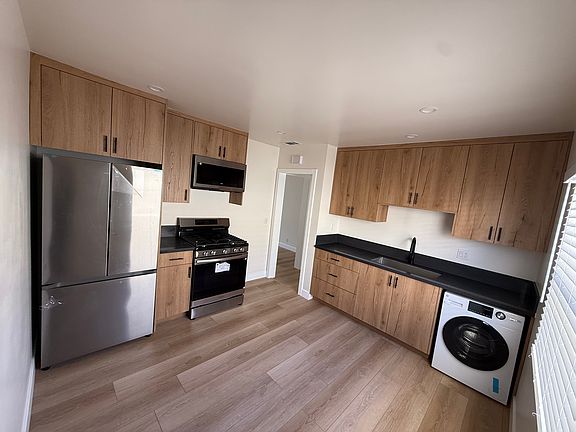5th image of 427 E Acacia Ave APT 5